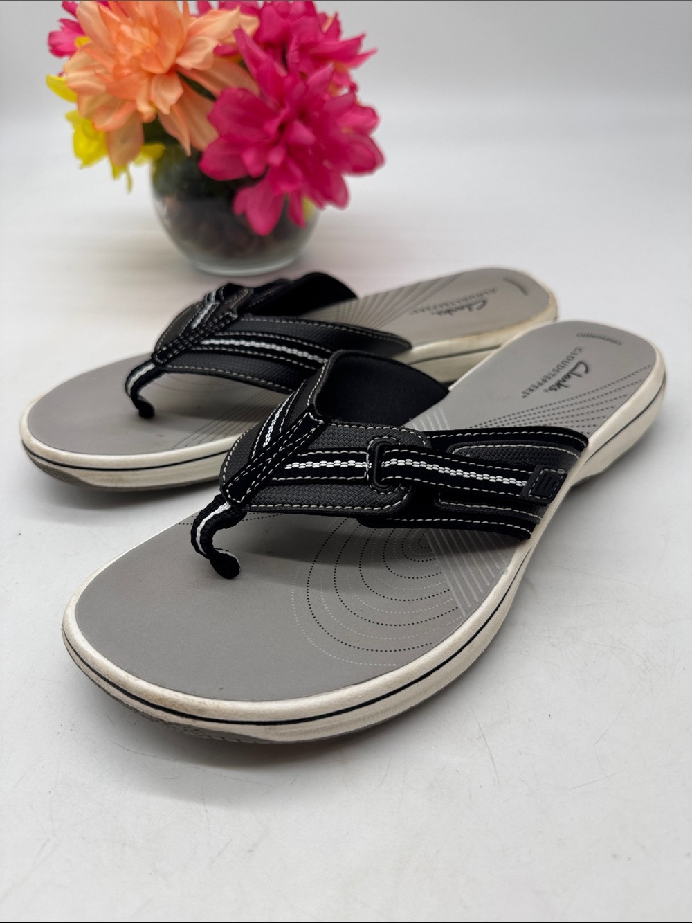 Clarks Black and Gray Women's Thong Sandals with Contrast Stitching MCS10018Q